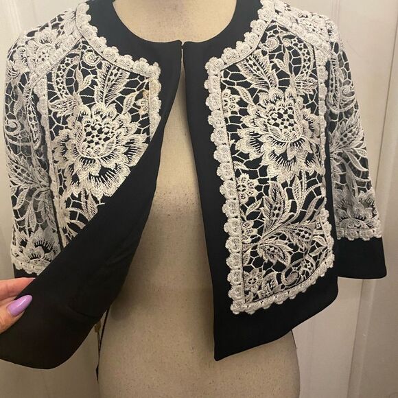 Tadashi Shoji lace/ mesh cropped blazer, size 2 - Picture 5 of 16